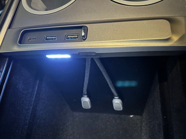 Tesla Model 3 / Y - Docking station hub USB con luce